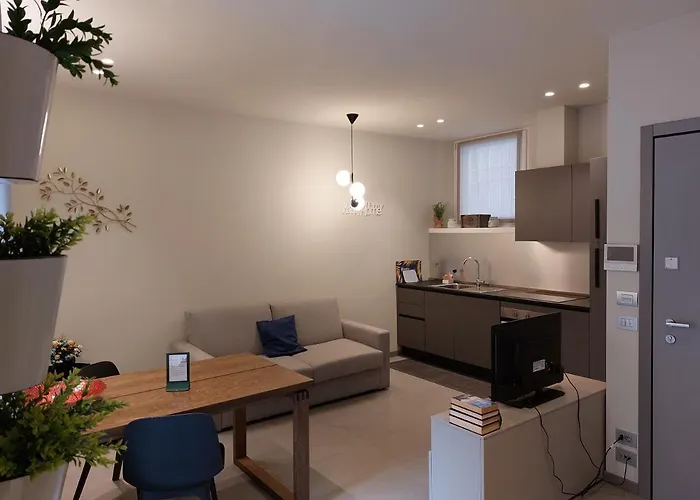 The 6 Apartments